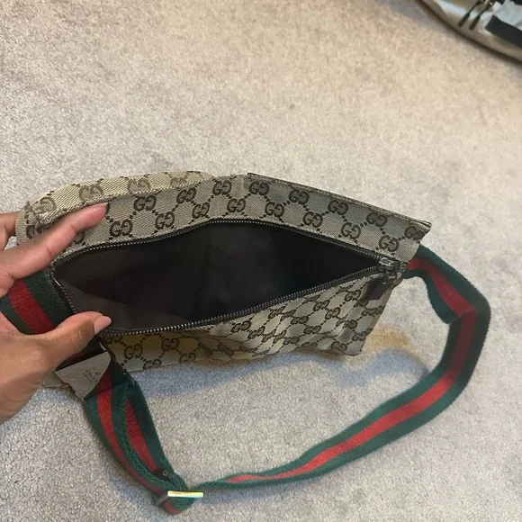 Gucci Beige GG Crossbody with Red and Green Strap - Picture 12 of 16